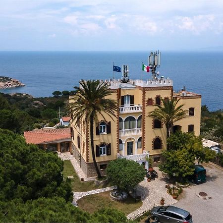 Hotel Castello Monticello Джилио Порто Екстериор снимка