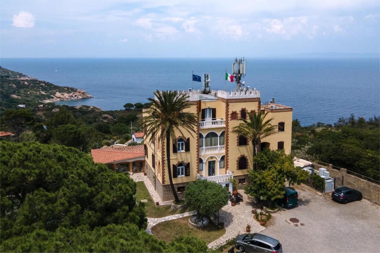 Hotel Castello Monticello Джилио Порто Екстериор снимка