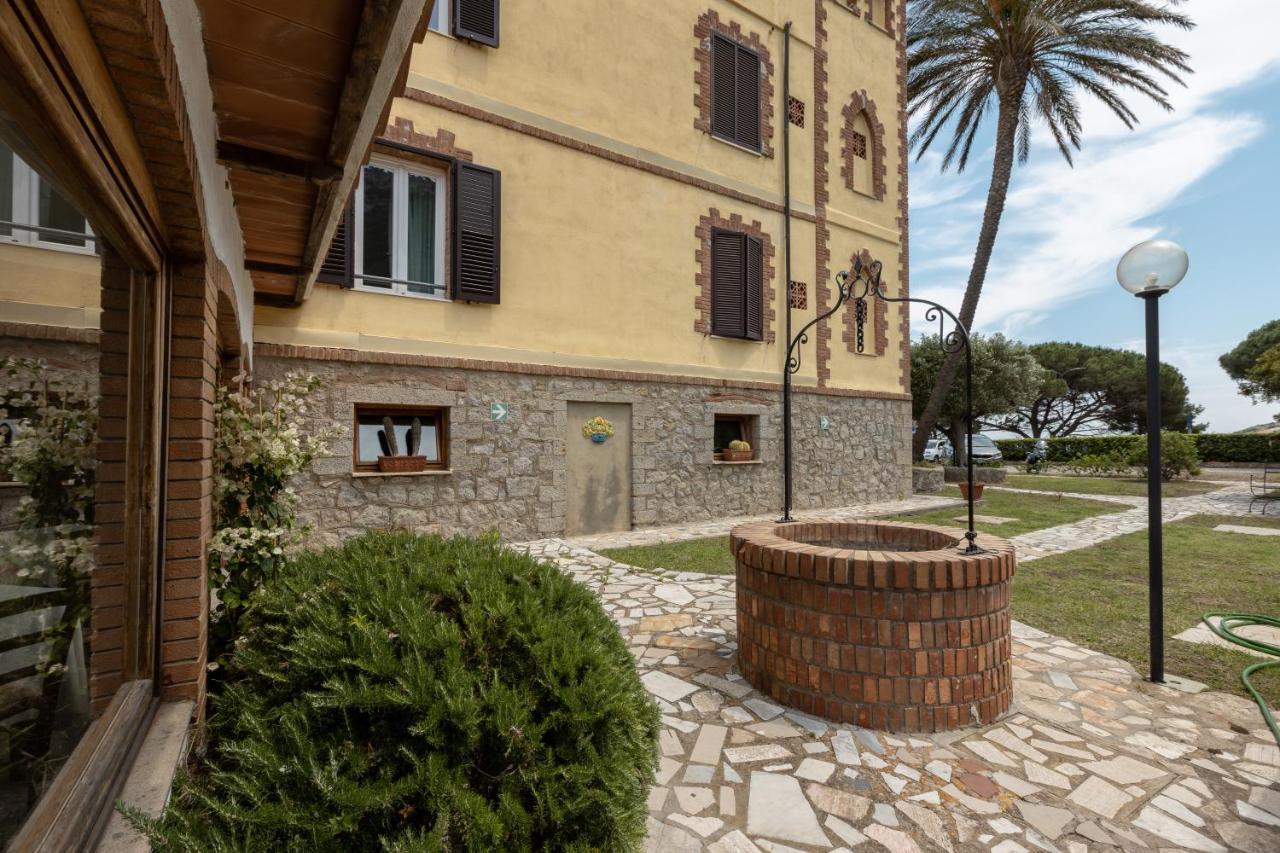 Hotel Castello Monticello Джилио Порто Екстериор снимка