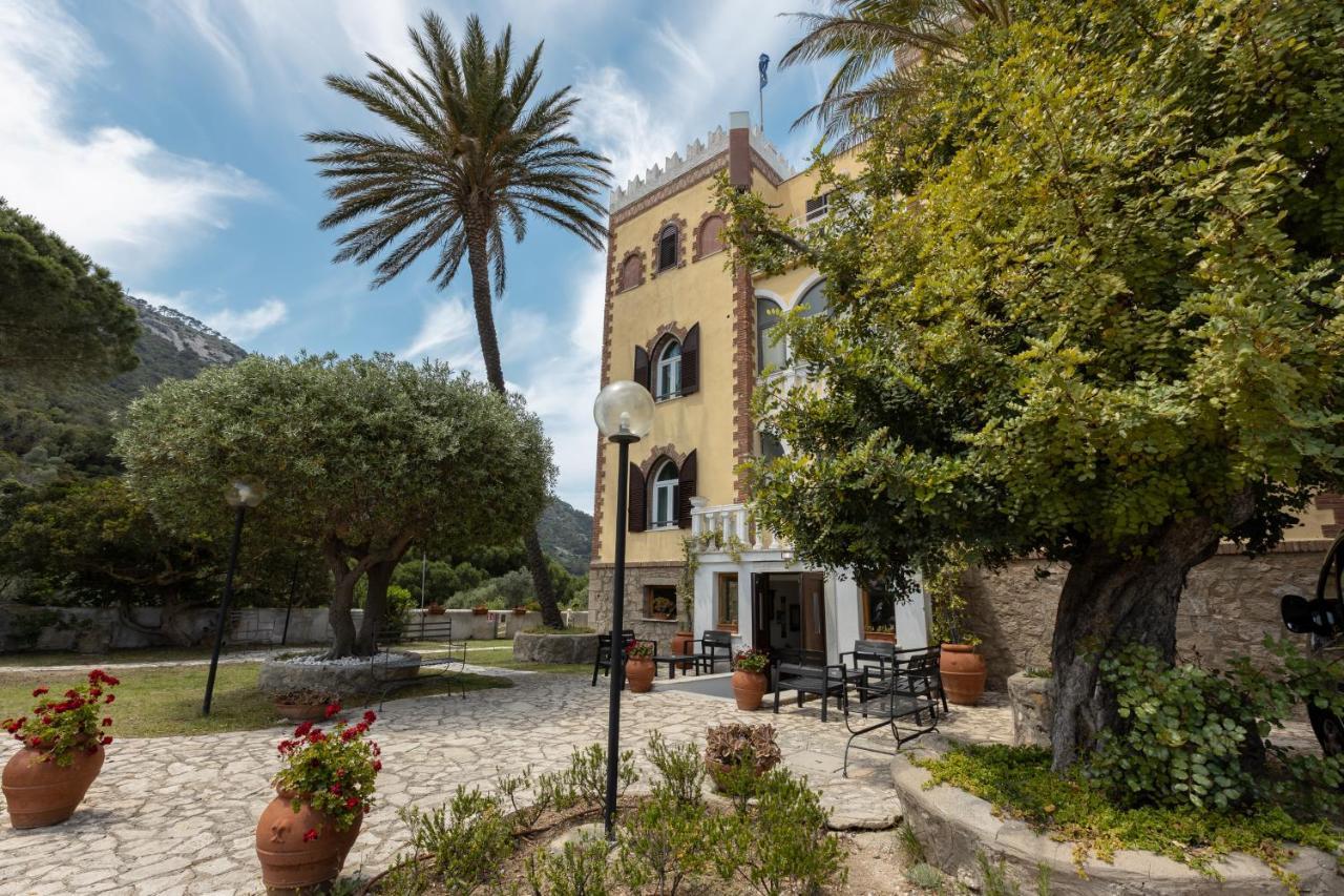 Hotel Castello Monticello Джилио Порто Екстериор снимка