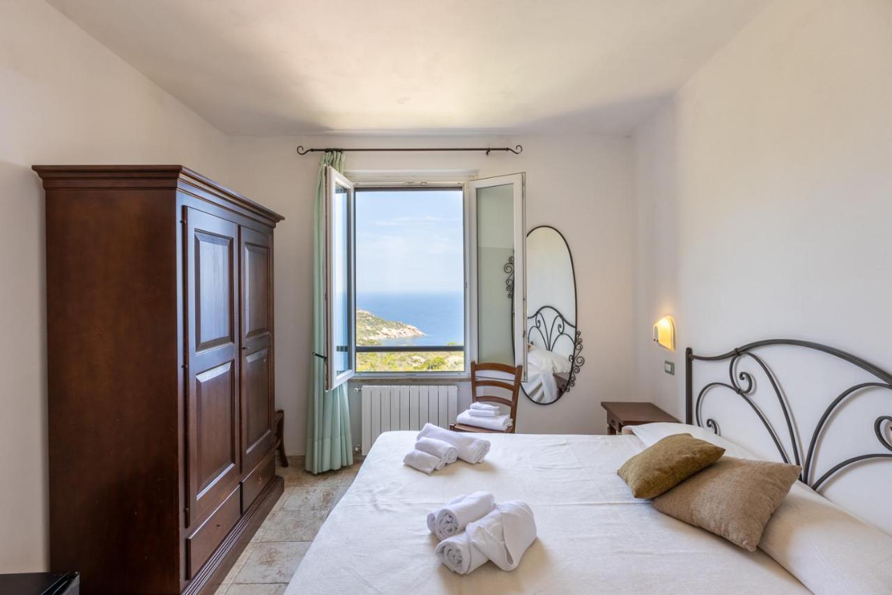 Hotel Castello Monticello Джилио Порто Екстериор снимка