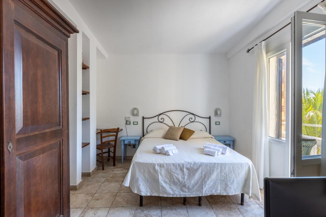 Hotel Castello Monticello Джилио Порто Екстериор снимка