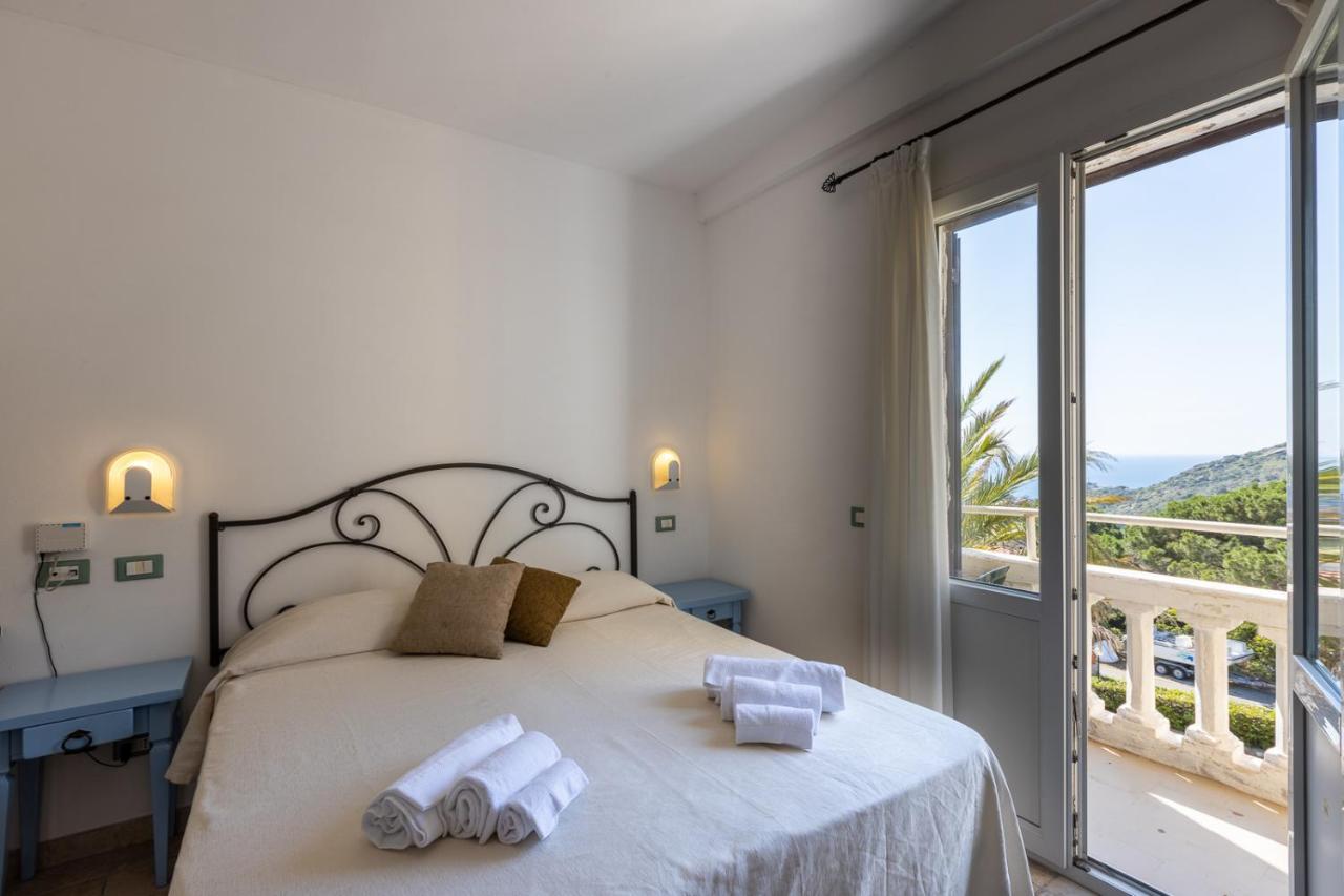 Hotel Castello Monticello Джилио Порто Екстериор снимка