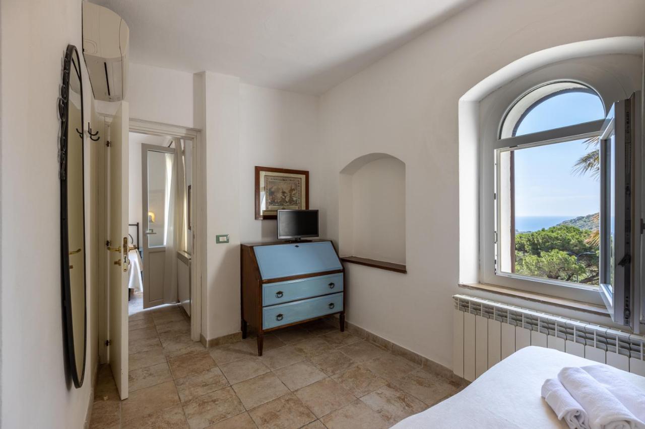 Hotel Castello Monticello Джилио Порто Екстериор снимка