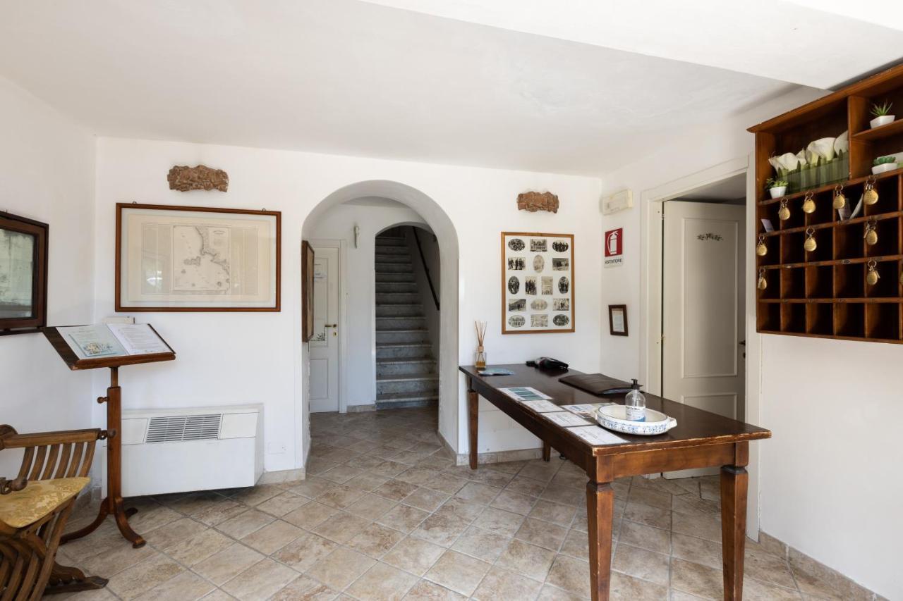 Hotel Castello Monticello Джилио Порто Екстериор снимка