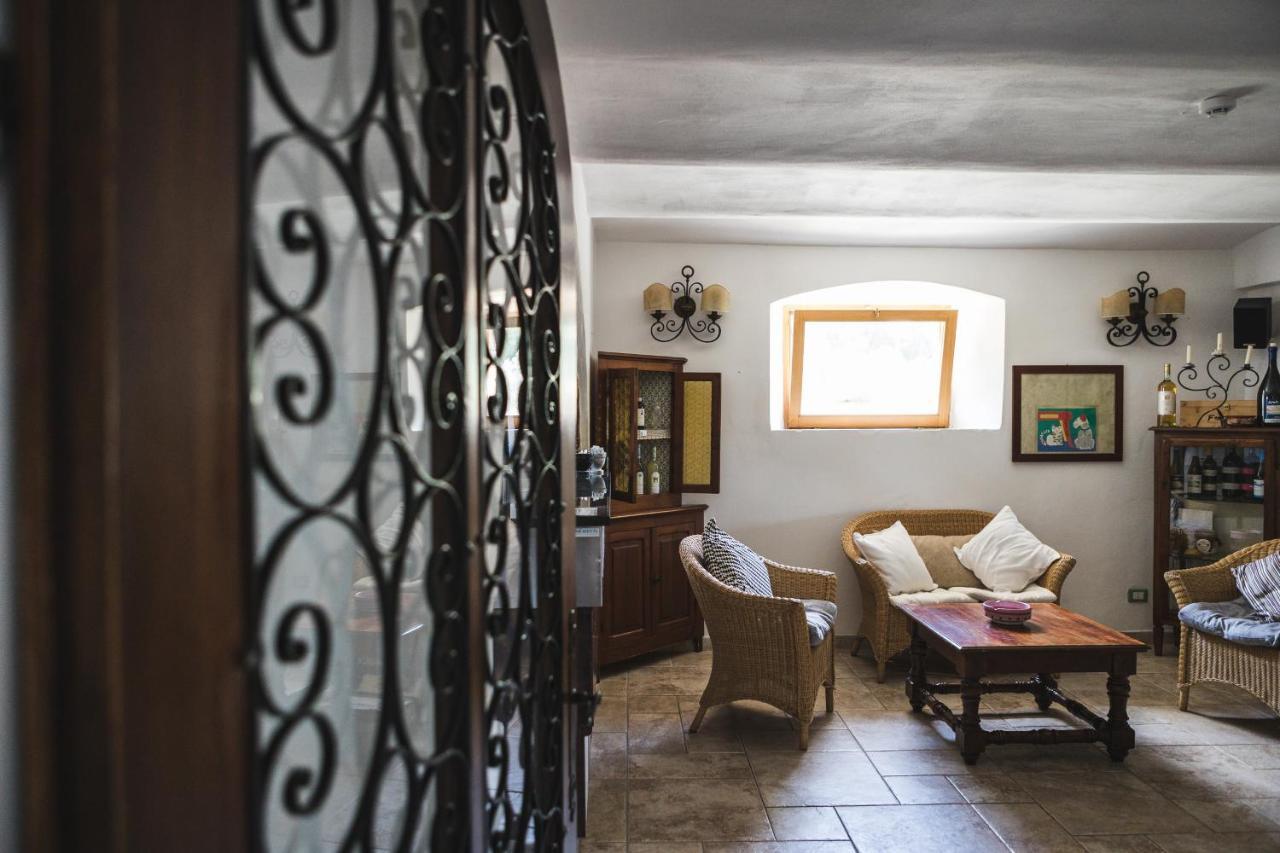 Hotel Castello Monticello Джилио Порто Екстериор снимка