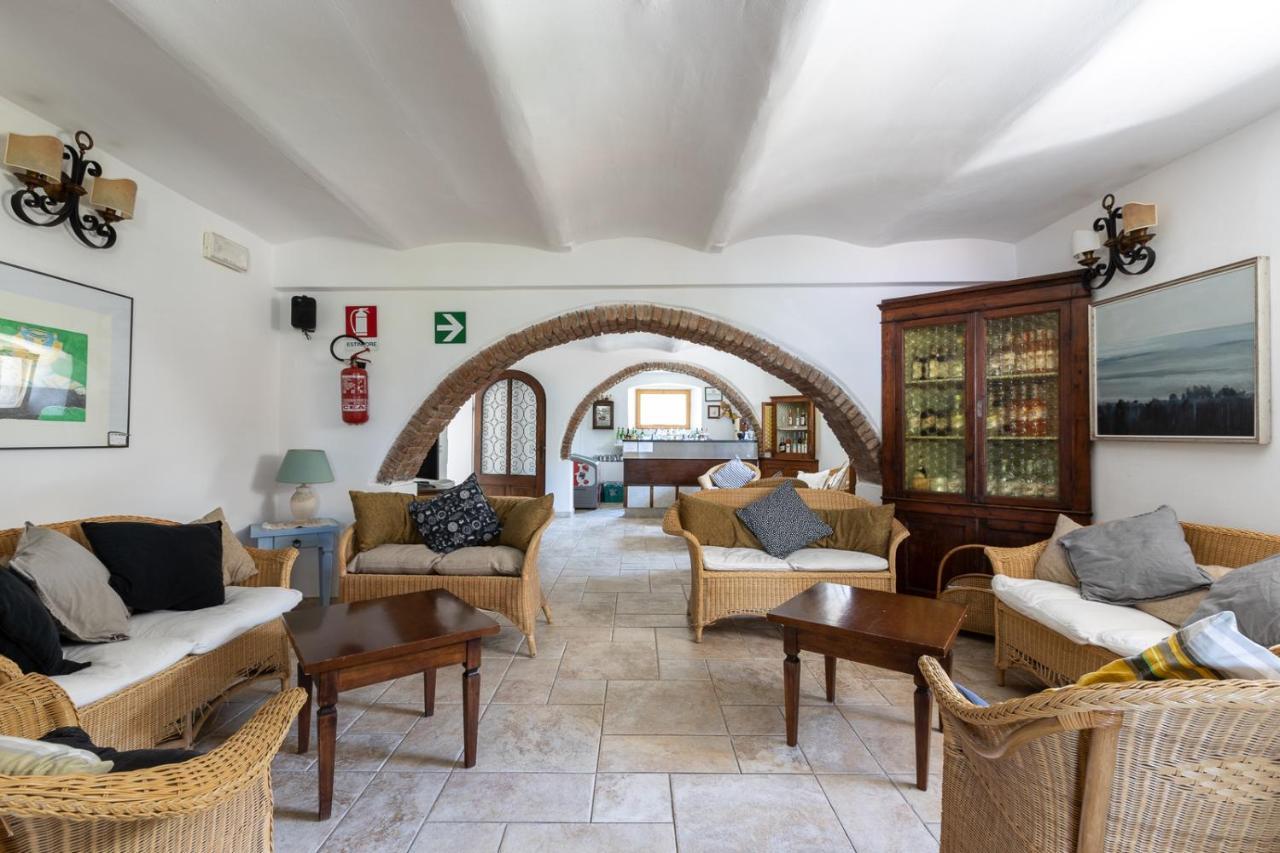 Hotel Castello Monticello Джилио Порто Екстериор снимка
